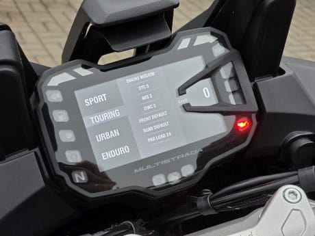 Na prodej Ducati Multistrada 1200S, Akrapovič, kufr