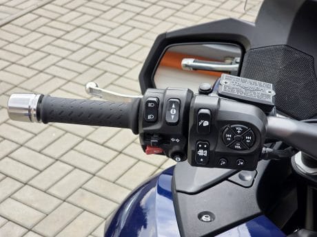 Na prodej Triumph Trophy 1200 SE, servisní historie, perfektní stav