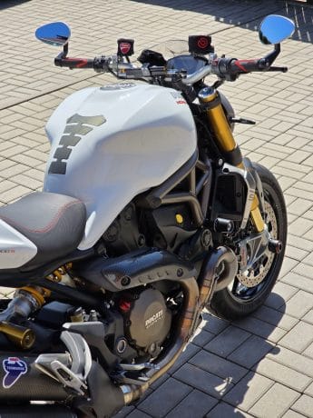 Na prodej Ducati Monster 1200S, Termignoni, Öhlins, karbony, Desmo