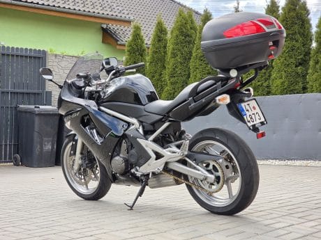 Na prodej Kawasaki ER 6F, původ ČR, servisní knížka