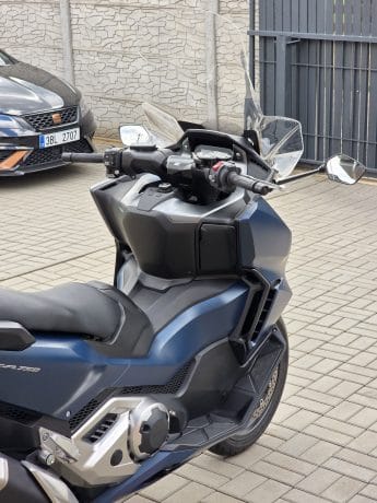 Na prodej Honda Forza 750, původ ČR, serviska, 7.980km, DPH