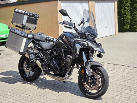 Na prodej Benelli TRK 702, původ ČR, 3x kufr, výbava