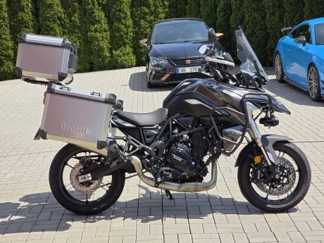 Na prodej Benelli TRK 702, původ ČR, 3x kufr, výbava
