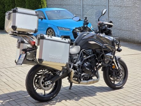 Na prodej Benelli TRK 702, původ ČR, 3x kufr, výbava