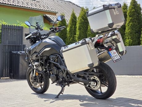 Na prodej Benelli TRK 702, původ ČR, 3x kufr, výbava