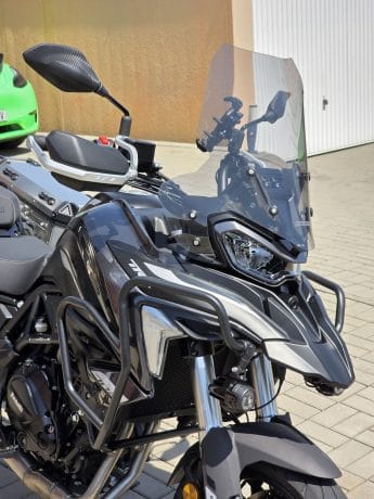 Na prodej Benelli TRK 702, původ ČR, 3x kufr, výbava