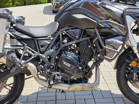 Na prodej Benelli TRK 702, původ ČR, 3x kufr, výbava