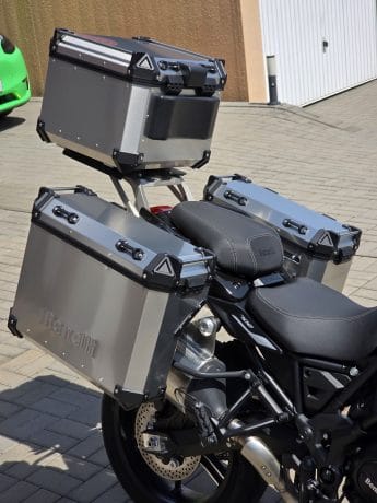 Na prodej Benelli TRK 702, původ ČR, 3x kufr, výbava
