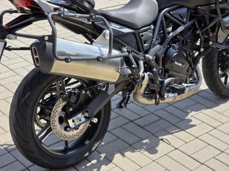Na prodej Benelli TRK 702, původ ČR, 3x kufr, výbava