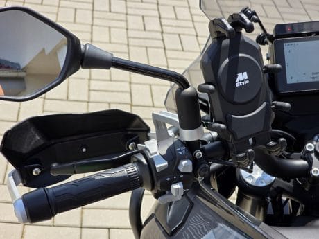 Na prodej Benelli TRK 702, původ ČR, 3x kufr, výbava