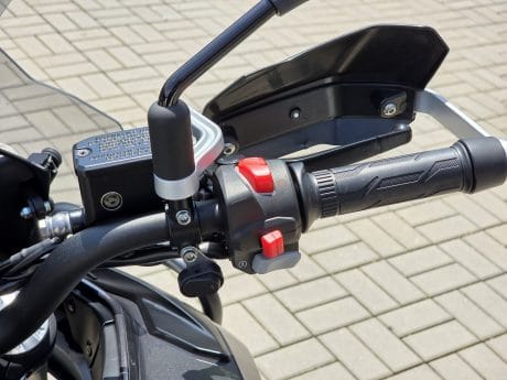 Na prodej Benelli TRK 702, původ ČR, 3x kufr, výbava