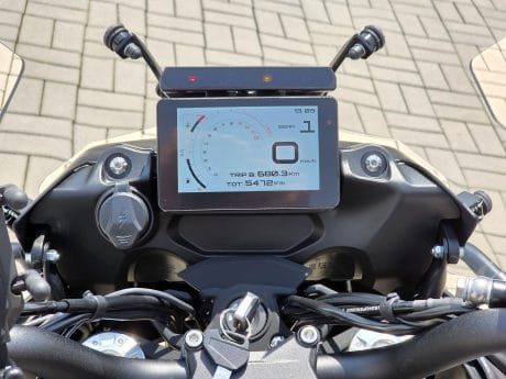 Na prodej Benelli TRK 702, původ ČR, 3x kufr, výbava
