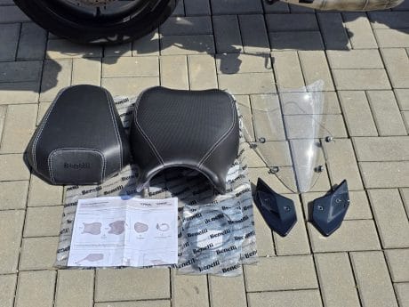 Na prodej Benelli TRK 702, původ ČR, 3x kufr, výbava
