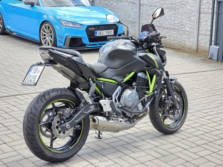 Na prodej Kawasaki Z650, 35kW, padací rámy, plexi, páčky, držák RZ