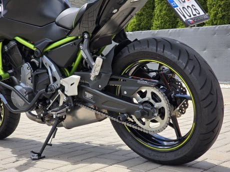 Na prodej Kawasaki Z650, 35kW, padací rámy, plexi, páčky, držák RZ
