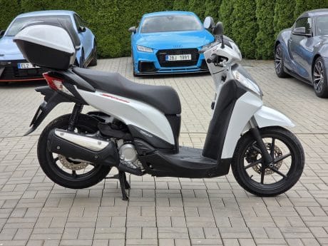 Na prodej Honda SH 300i, kufr, původ ČR