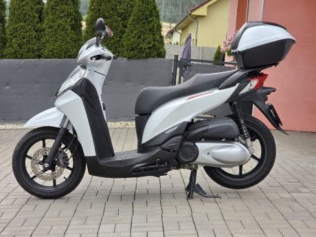 Na prodej Honda SH 300i, kufr, původ ČR