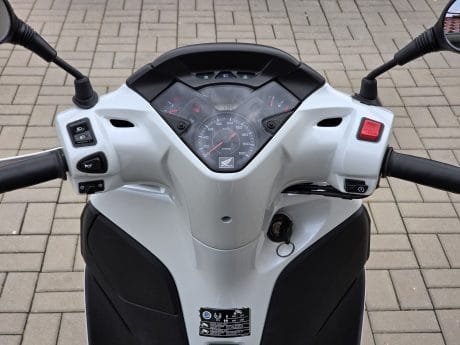 Na prodej Honda SH 300i, kufr, původ ČR