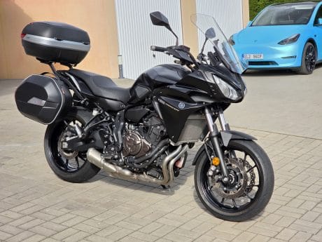 Na prodej Yamaha Tracer 7 / 700, 3x kufr Givi, serviska, 3x klíč