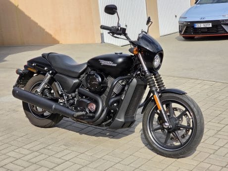 Na prodej Harley Davidson XG750 Street, původ ČR, padací rámy, kufr