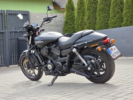 Na prodej Harley Davidson XG750 Street, původ ČR, padací rámy, kufr