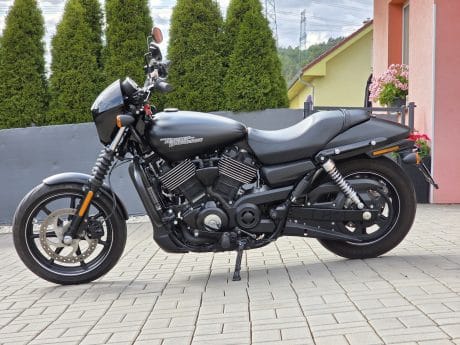 Na prodej Harley Davidson XG750 Street, původ ČR, padací rámy, kufr