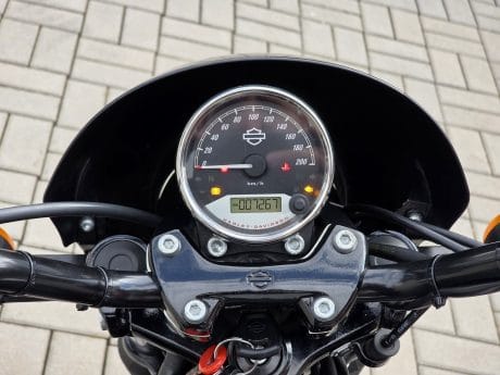 Na prodej Harley Davidson XG750 Street, původ ČR, padací rámy, kufr