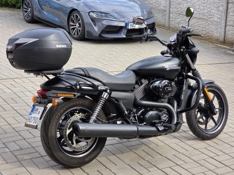 Na prodej Harley Davidson XG750 Street, původ ČR, padací rámy, kufr