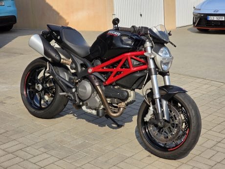 Na prodej Ducati Monster 796, původ ČR, serviska, po Desmo servisu