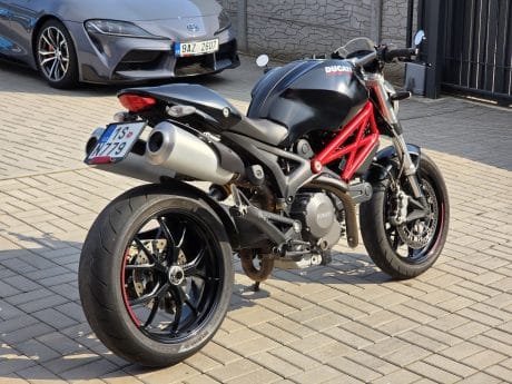 Na prodej Ducati Monster 796, původ ČR, serviska, po Desmo servisu