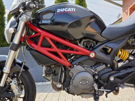 Na prodej Ducati Monster 796, původ ČR, serviska, po Desmo servisu