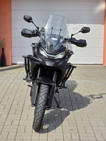 Na prodej CFMOTO 700MT Adventure, 5let záruka, serviska, 1.050km