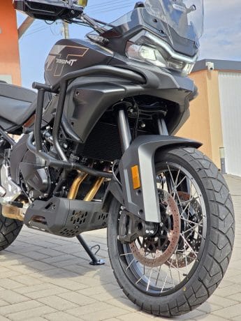 Na prodej CFMOTO 700MT Adventure, 5let záruka, serviska, 1.050km