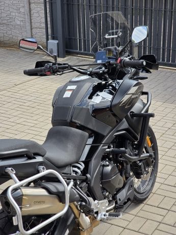 Na prodej CFMOTO 700MT Adventure, 5let záruka, serviska, 1.050km