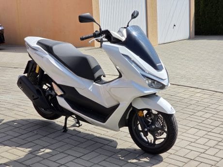 Na prodej Honda PCX125 DX, 2025, původ ČR, 3.200km, 6let záruka