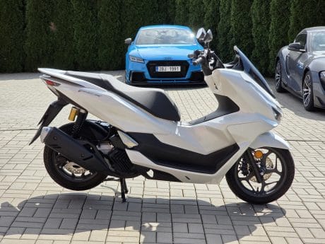 Na prodej Honda PCX125 DX, 2025, původ ČR, 3.200km, 6let záruka