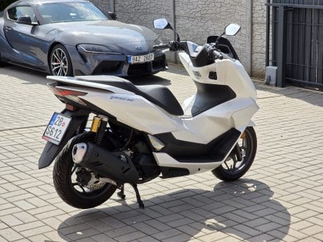 Na prodej Honda PCX125 DX, 2025, původ ČR, 3.200km, 6let záruka