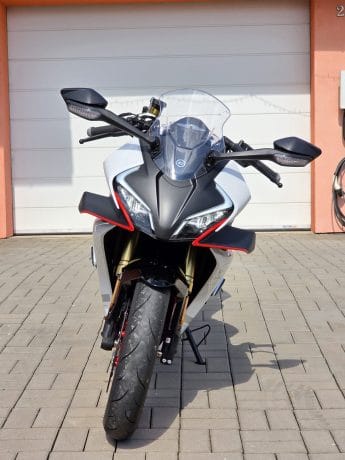 Na prodej CFMOTO 450SR, 2026, původ ČR, 1.700km, 5let záruka