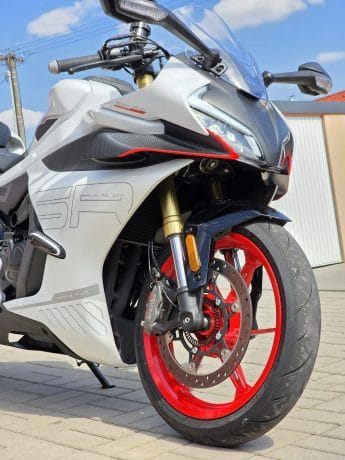 Na prodej CFMOTO 450SR, 2026, původ ČR, 1.700km, 5let záruka