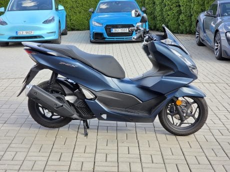 Na prodej Honda PCX 125, 2024, původ ČR, serviska, DPH