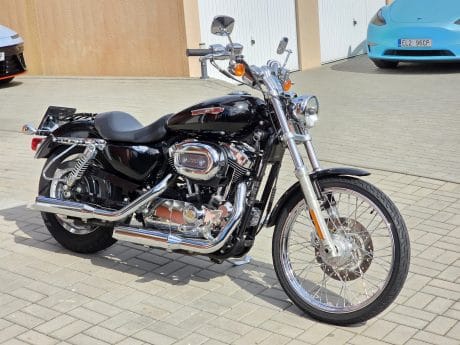 Na prodej Harley Davidson XL 1200C Custom, 15.800km, doplňky