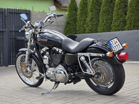 Na prodej Harley Davidson XL 1200C Custom, 15.800km, doplňky