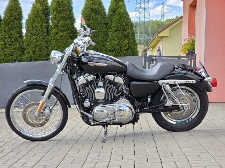 Na prodej Harley Davidson XL 1200C Custom, 15.800km, doplňky