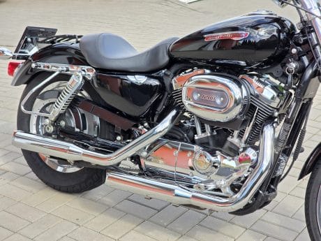 Na prodej Harley Davidson XL 1200C Custom, 15.800km, doplňky