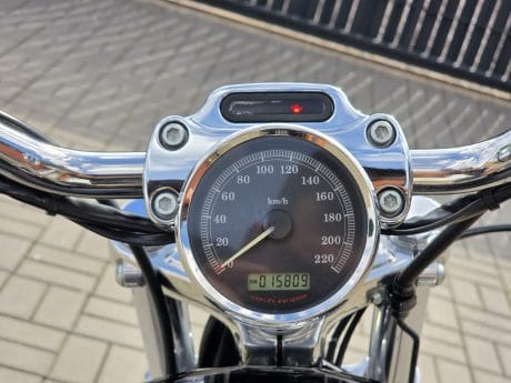 Na prodej Harley Davidson XL 1200C Custom, 15.800km, doplňky