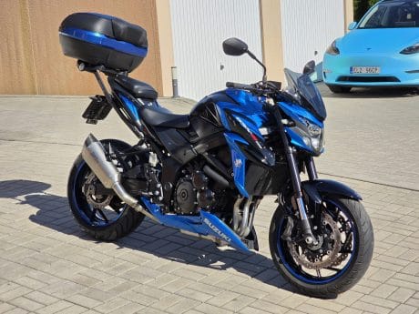 Na prodej Suzuki GSX-S750, SC Project výfuk, kufr Givi