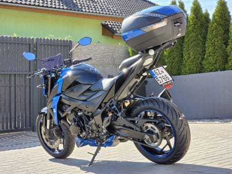 Na prodej Suzuki GSX-S750, SC Project výfuk, kufr Givi