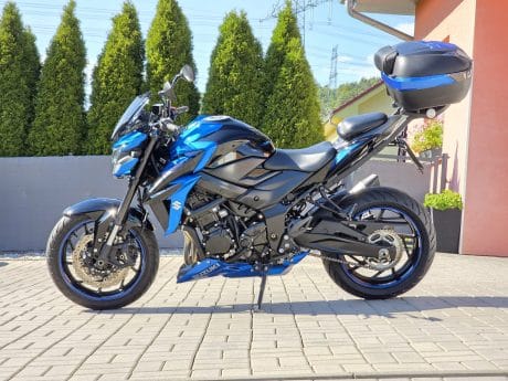 Na prodej Suzuki GSX-S750, SC Project výfuk, kufr Givi