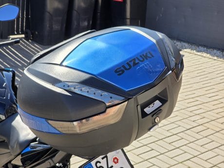 Na prodej Suzuki GSX-S750, SC Project výfuk, kufr Givi